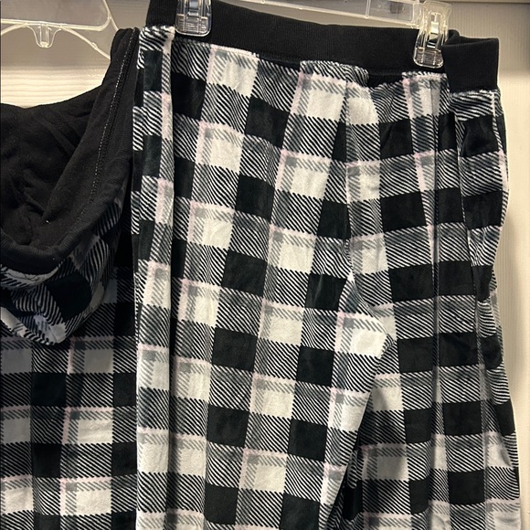 Jenni Black and White Plaid Women's Pajama Set - Picture 5 of 5